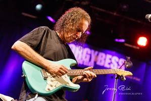 HBC Super Trio - Scott Henderson, Jeff Berlin, Dennis Chambers